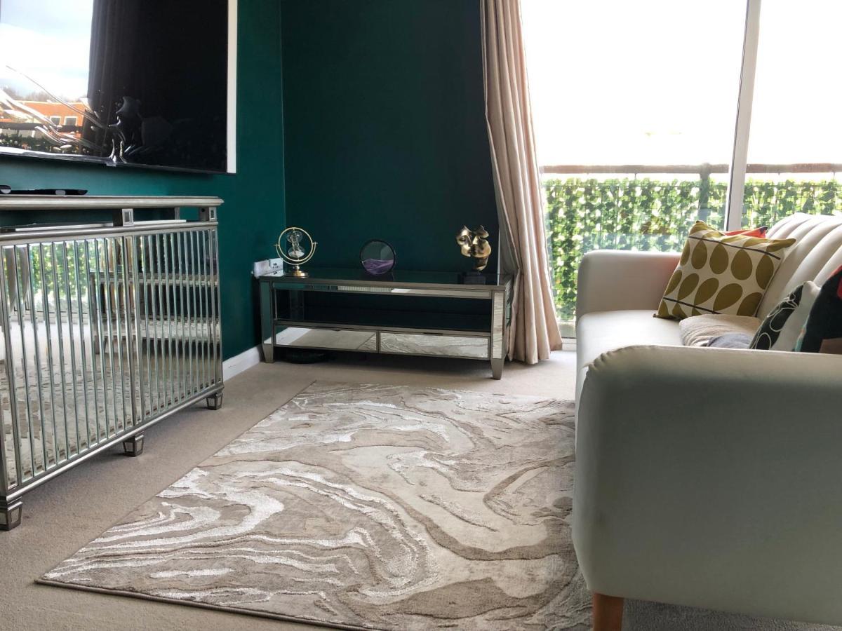 Beautiful 1-Bed Apartment In Redhill Redhill  Exteriér fotografie